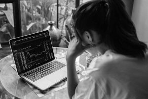 Warning signs of fake crypto recovery services versus legitimate cryptocurrency lawyer